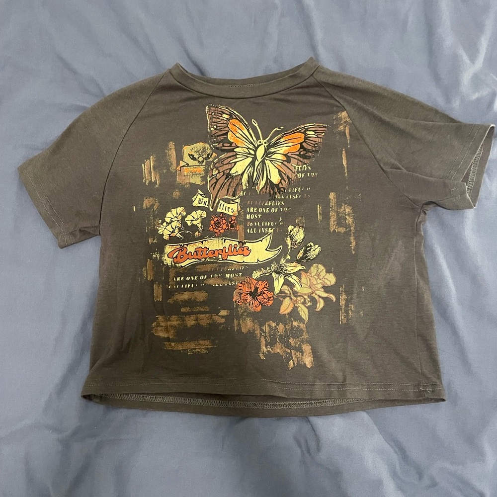 cute butterfly cropped tee